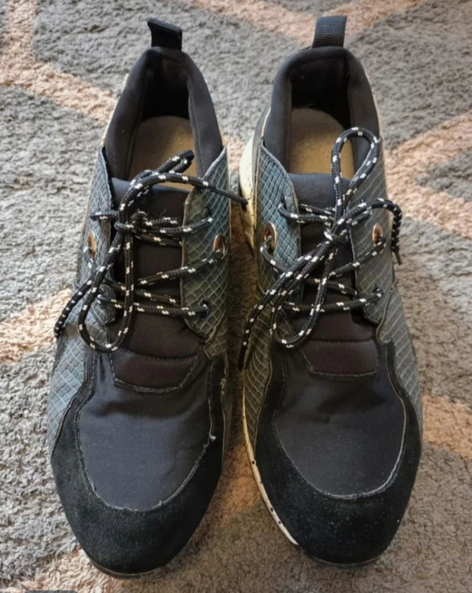 Zapatillas deportivas talla 38.